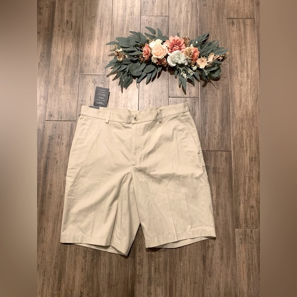 5/$25 item: NWT JoS. A. Bank Khaki Shorts - Picture 1 of 6